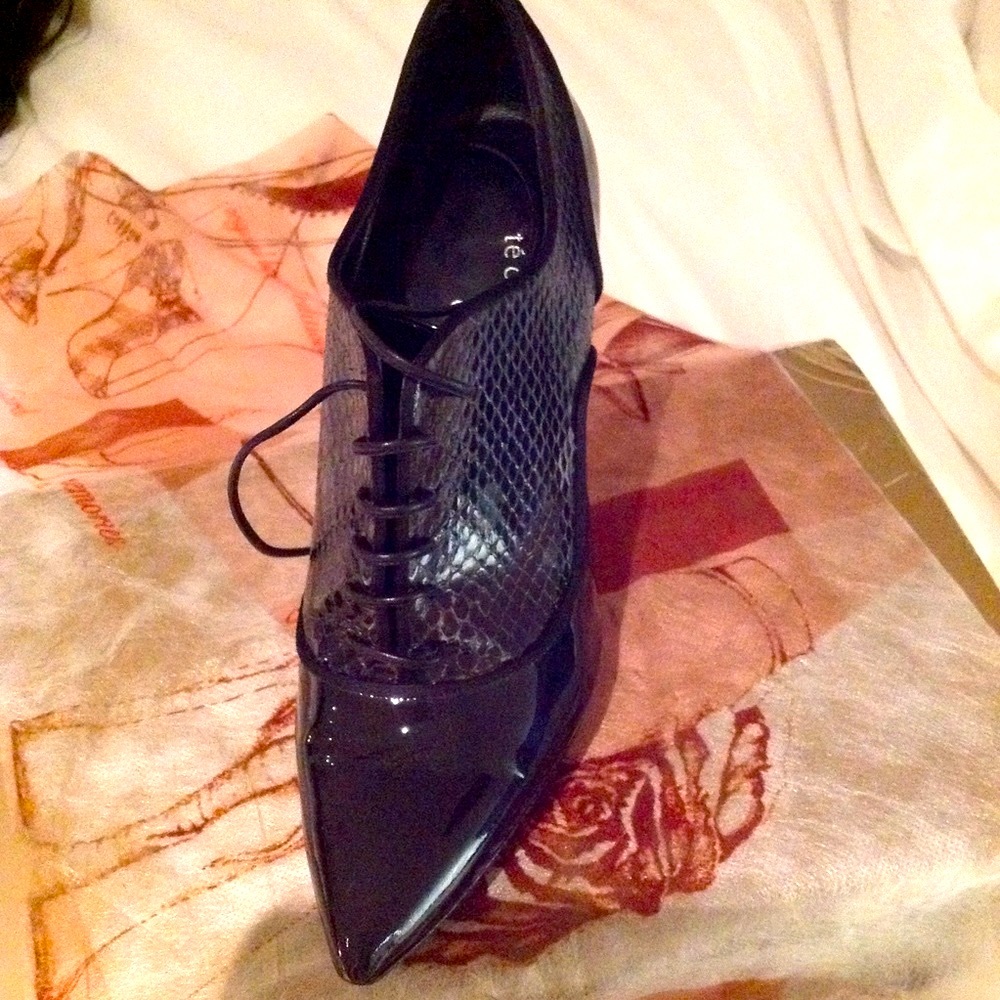 Black shoes/angle boot heel patent leather